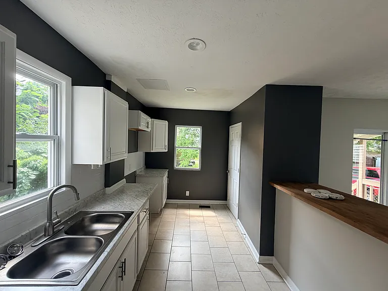 2278 26th St SW — Photo 10