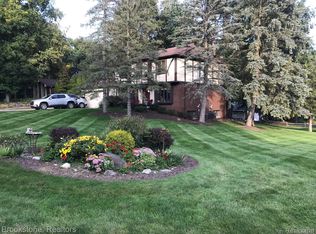 8094 Deerwood Rd, Clarkston, MI 48348