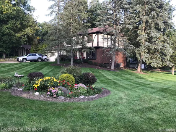 8094 Deerwood Rd, Clarkston, MI 48348