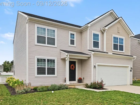 533 Lake Village Ave, Waterford, MI 48328