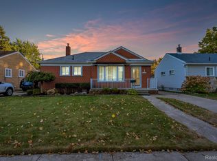 31325 Rosslyn Ave, Garden City, MI