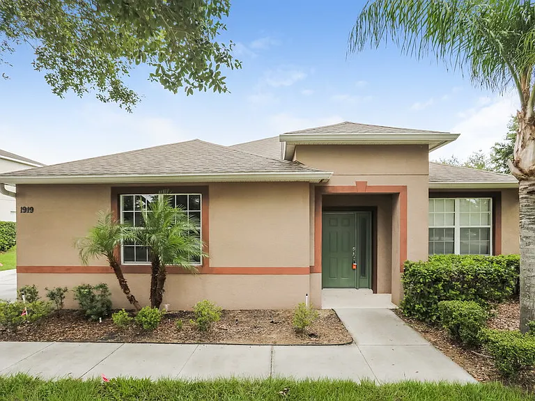 1919 Beardsley Dr — Photo 1