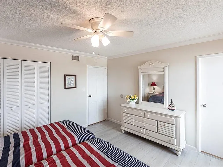 1125 W Peppertree Dr #707 — Photo 17