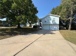 501 SE Chase Ct, Blue Springs, MO 64014