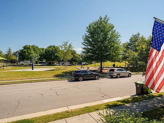 4th image of 20 Cardinal Ridge Rd
