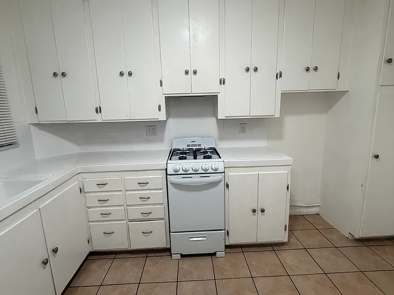 5042 Valley Blvd #4 — Photo 8
