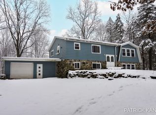 1086 Indian Lakes Rd NE, Sparta, MI 49345