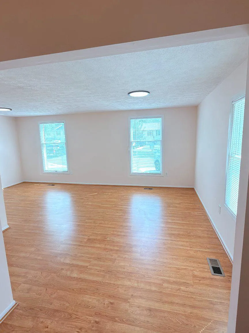 3 bed, 2.5 bath, 1364 sqft, $2,850 — Photo 3
