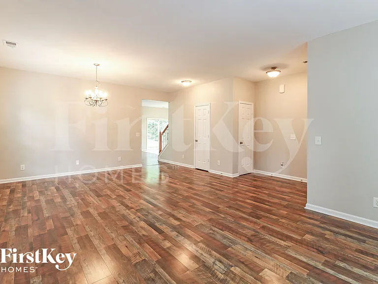 4707 Shady Oak Dr — Photo 4