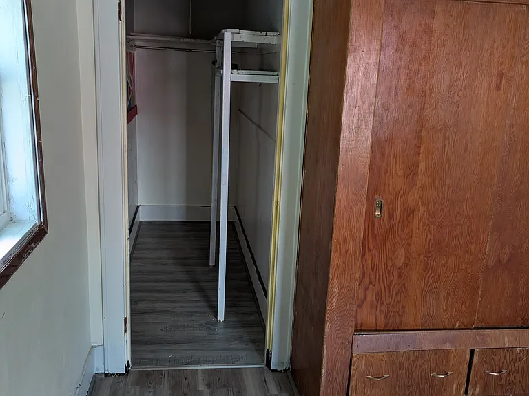 1412 Linn St — Photo 1