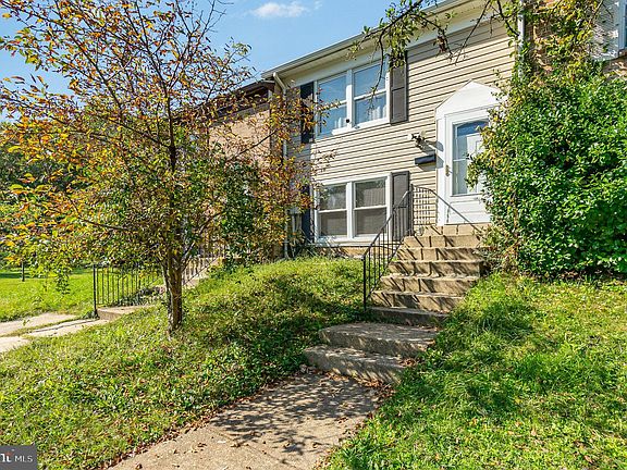 3rd image of 1754 E Horseshoe Ln