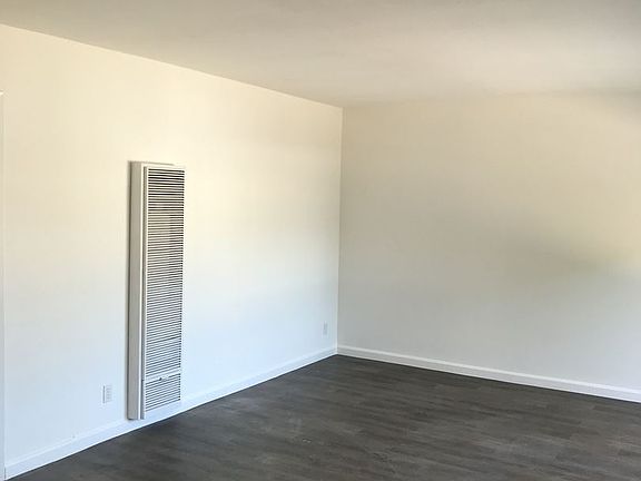4th image of 15735 Blaine Ave APT 9