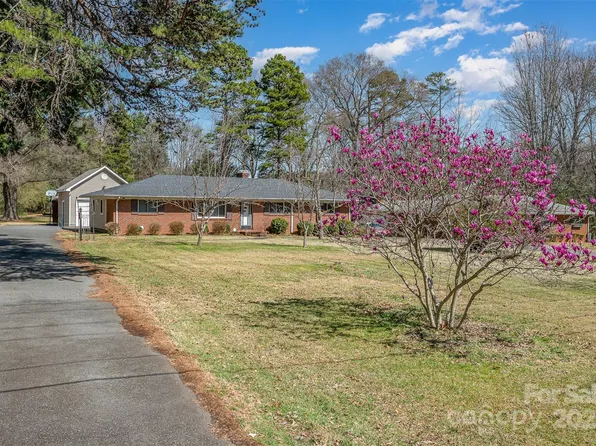 1206 Mineral Springs Rd, Charlotte, NC 28262