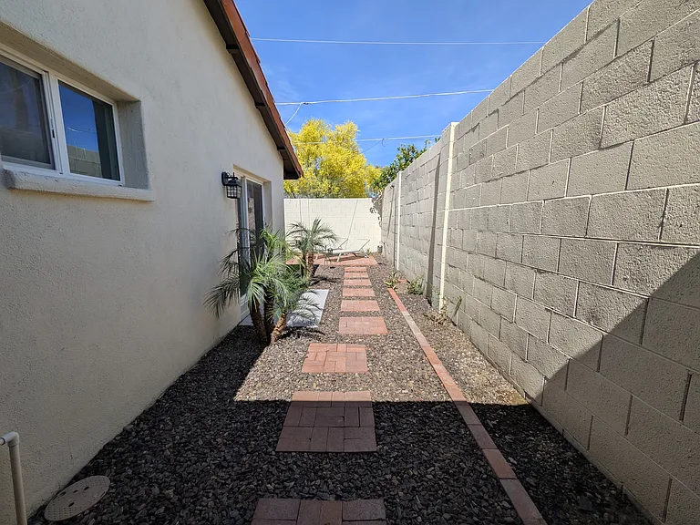 1022 W Mission Ln — Photo 27