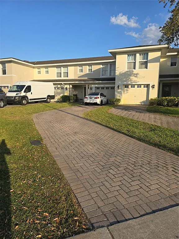 3 bed, 2.5 bath, 1382 sqft, $1,900 — Photo 2