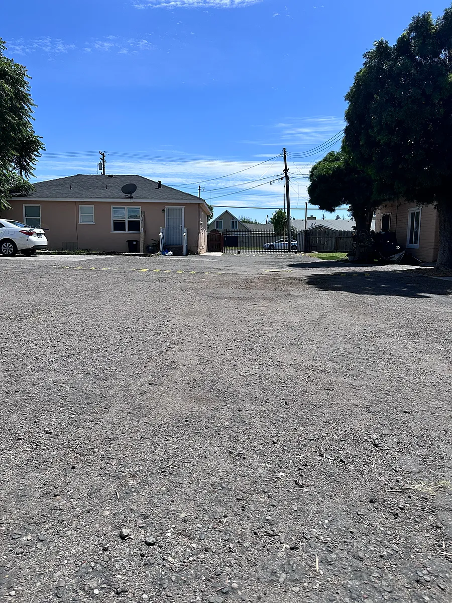 Building Photo - 235 E Coolidge Ave #12