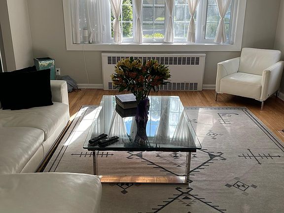 3rd image of 87 Clinch Ave