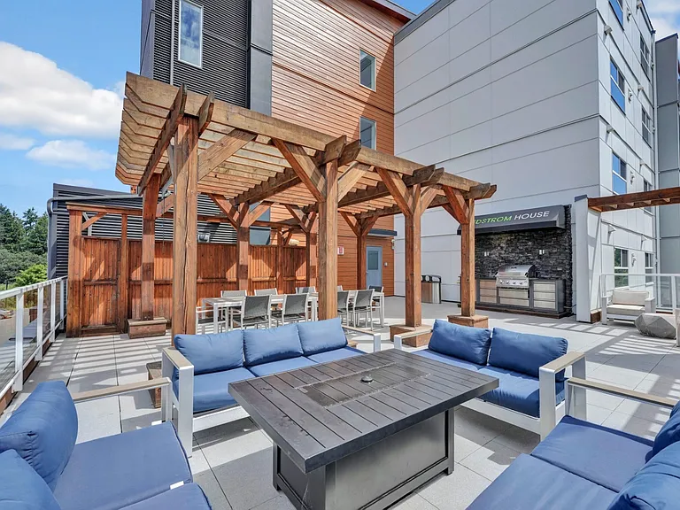 1060 Goldstream Ave — Photo 28