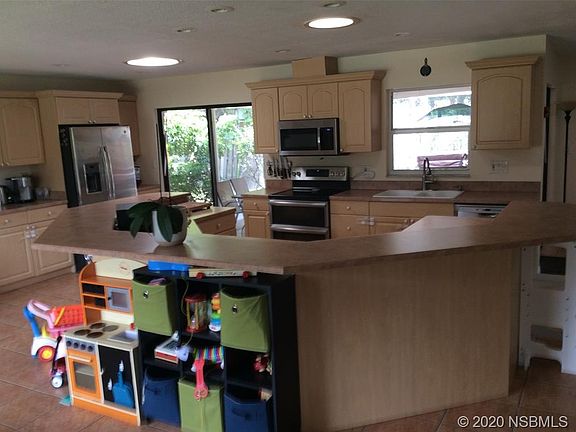 3rd image of 756 Tumblebrook Dr