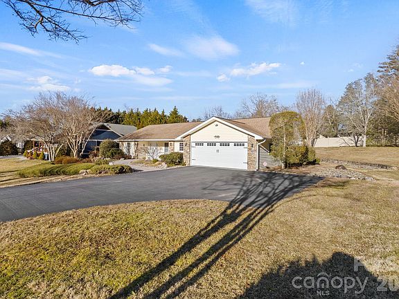 3rd image of 32 Stone House Rd