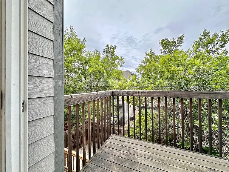 2269 E 103rd Ave — Photo 8