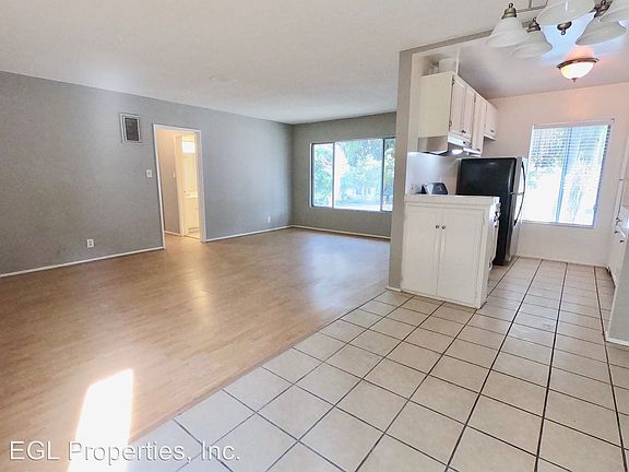 3rd image of 613 Westbourne Dr APT 01