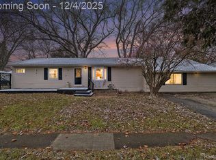 802 Richard St, Holly, MI