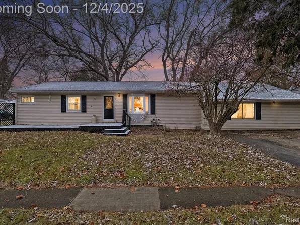 802 Richard St, Holly, MI 48442