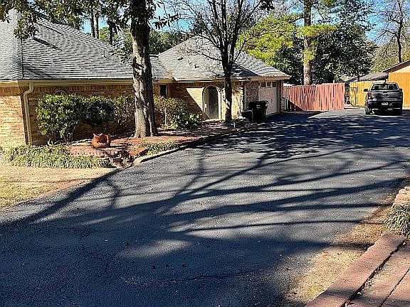 2nd image of 1302 Old Hickory Rd