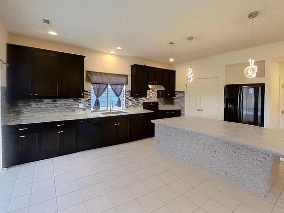 5th image of 5325 Ventura St #3