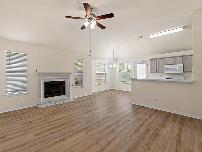1501 Catherine Ct — Photo 6