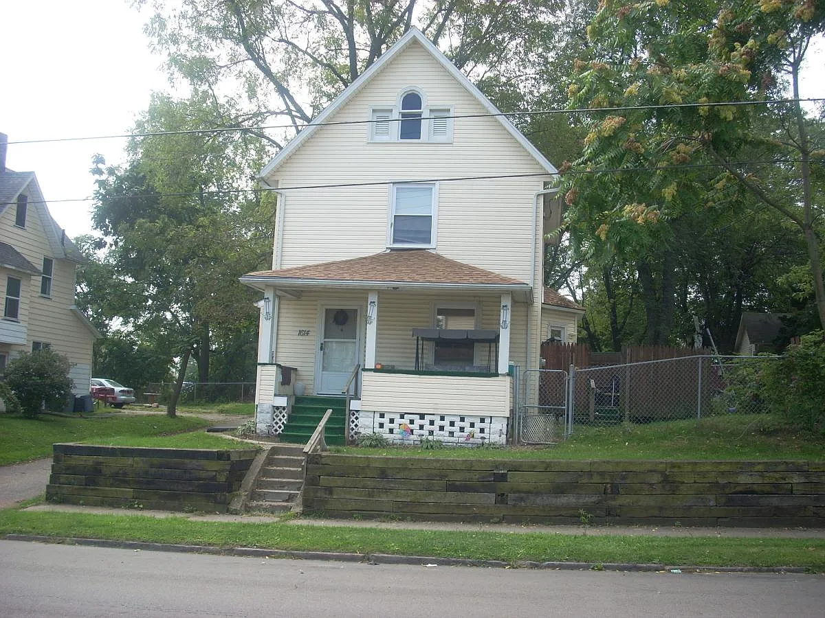 1614 9th St SW photo 1