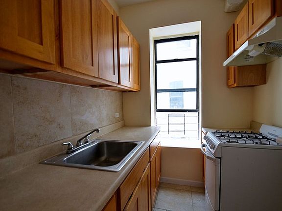 3rd image of 277 W 150th St APT 1