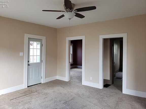 4th image of 215 Sandusky Ave