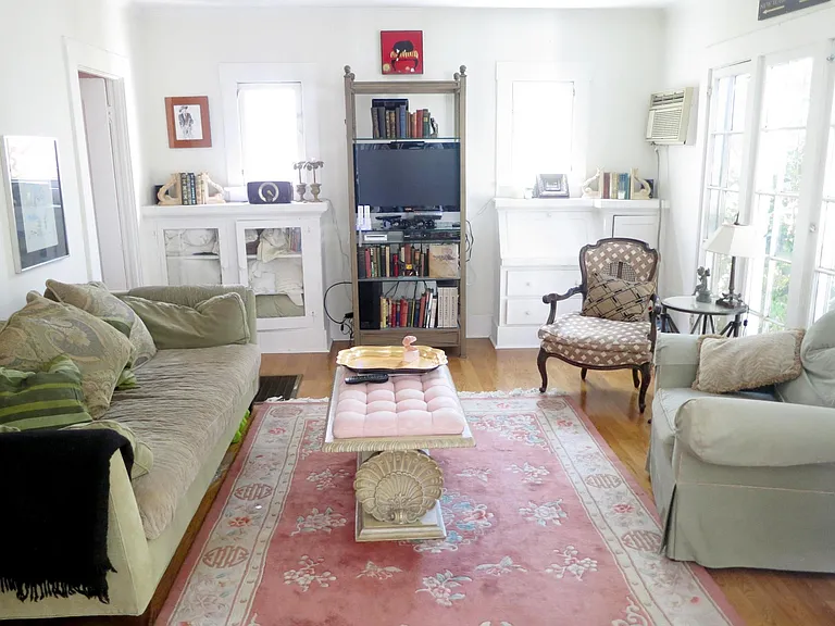 1838 1/2 N Mariposa Ave — Photo 5