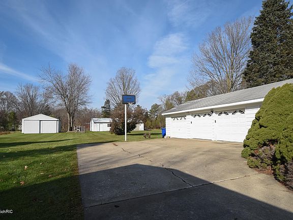 3rd image of 130 Island Ave