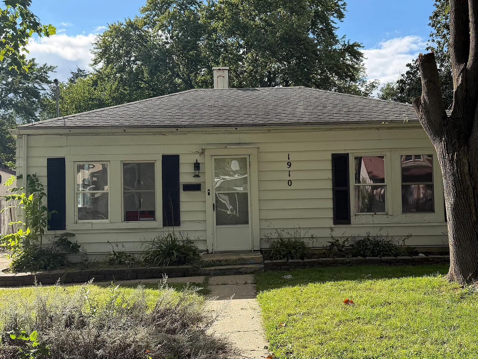 2 bed, 759 sqft, $1,350 — Photo 1