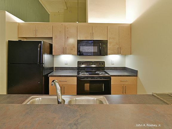 3rd image of 133 N Sycamore St APT 8