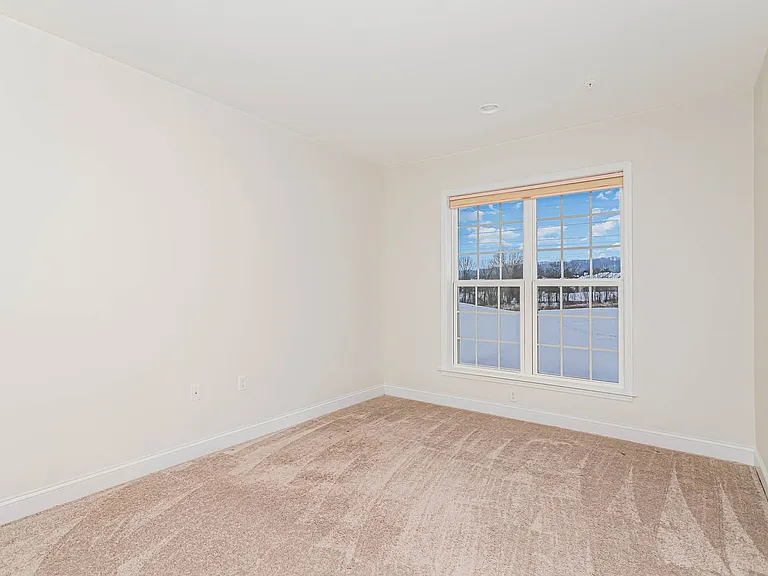 542 Rayburn Ct — Photo 24