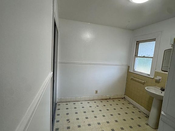 4th image of 507 E College Ave APT 7