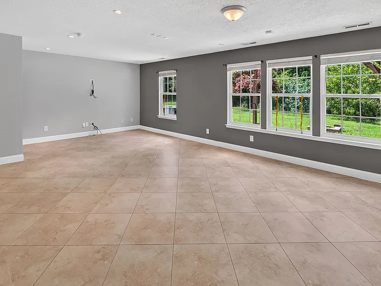 10745 Glenluce Ave — Photo 6