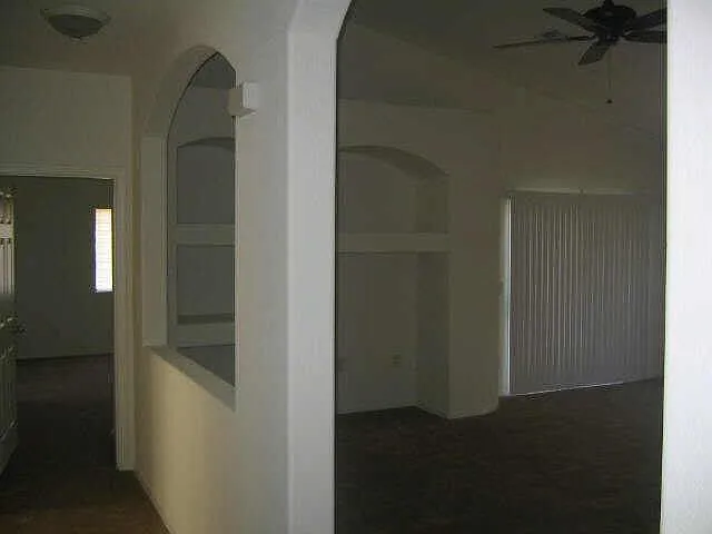 932 W Carter Rd — Photo 9