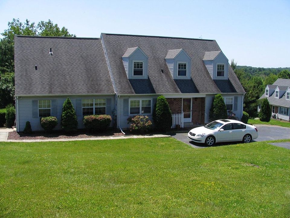 Front of duplex, rental on left side