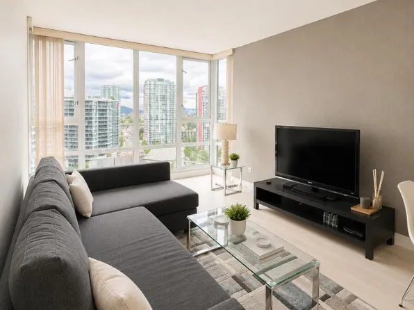 1033 Marinaside Cres #1802, Vancouver, BC V6Z 3A3