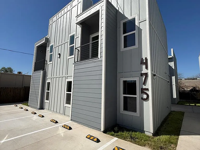475 Jefferson St — Photo 1