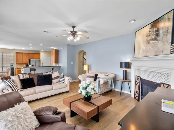 2585 Shoreview Dr, Grand Prairie, TX 75054