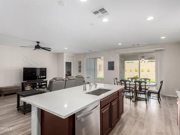 7104 W SPUR Drive, Peoria, AZ 85383