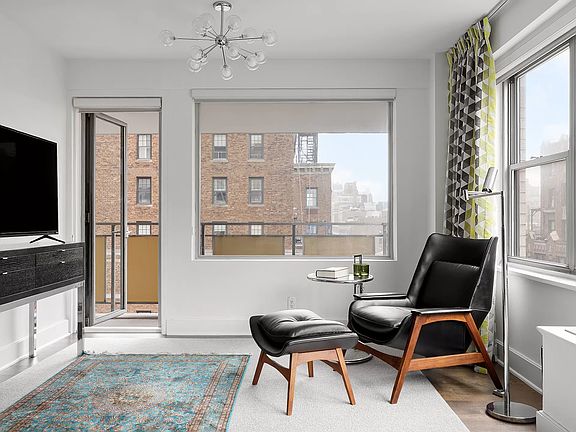 4th image of 15 W 72nd St APT 12C