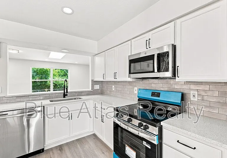 6008 Golden Gate Dr — Photo 9
