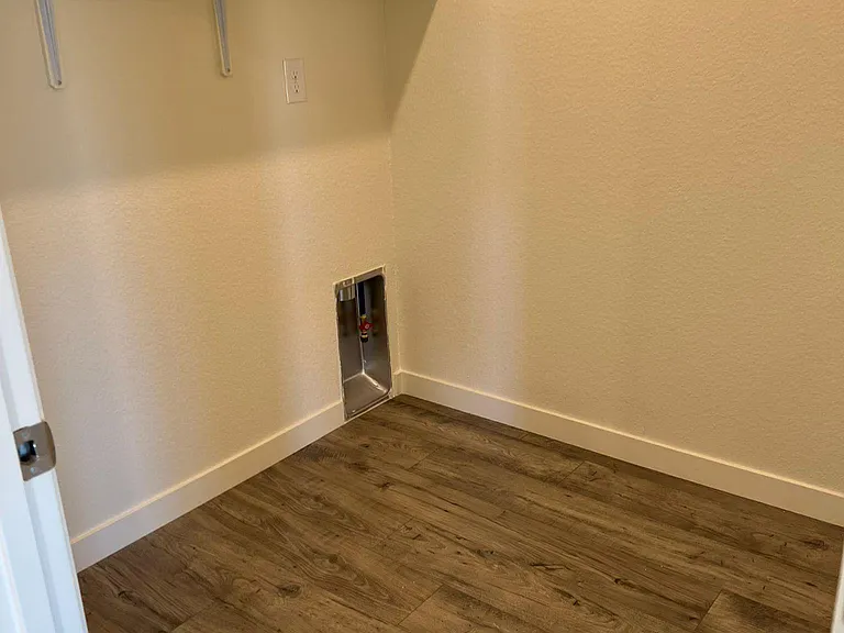 963 Kathryn Ct — Photo 11